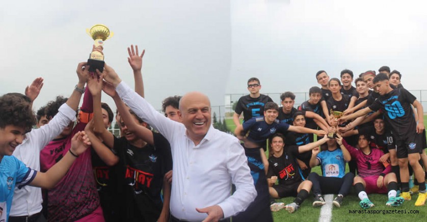  Etem Tambay U15 Ligi Şampiyonu Helete Demirspor, Kupasını Aldı