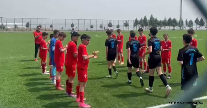 Fair-Play Örneği: Kahramanmaraşspor U15 Takımı, Şampiyon Helete Demirspor'u Alkışlarla Karşıladı