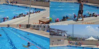 Yüzme Yaz Spor okulu Batıpark Yüzme havuzunda devam ediyor